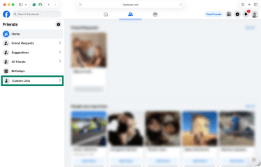 The "Custom Lists" option highlighted on Facebook desktop.