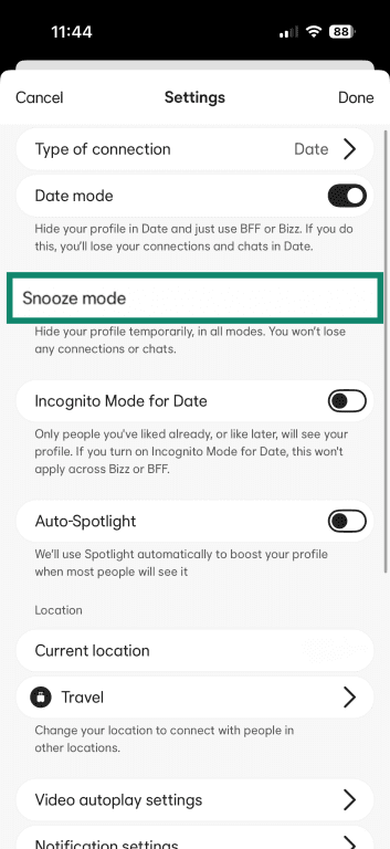 Bumble Settings screen showing Snooze mode highlighted.